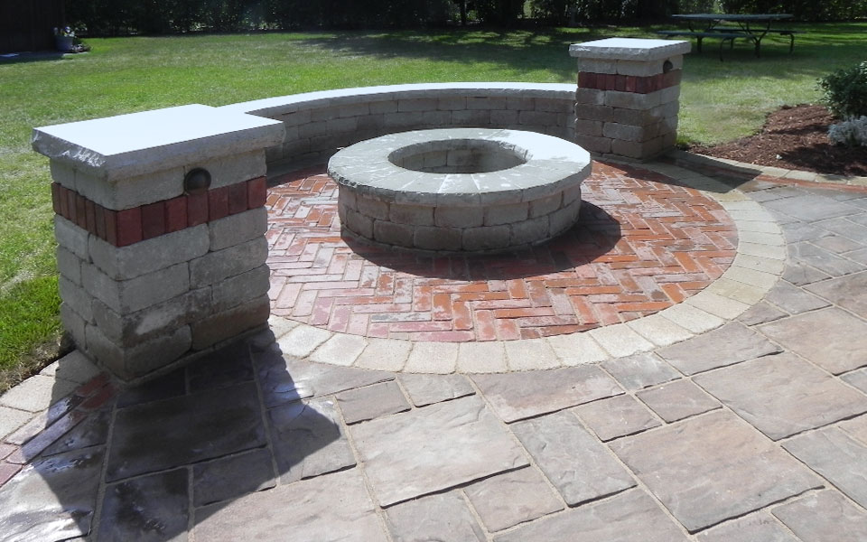 UNILOCK Thornbury,Town Hall, Hardscaping Project in Arlington Heights, Firepit - Landscaping